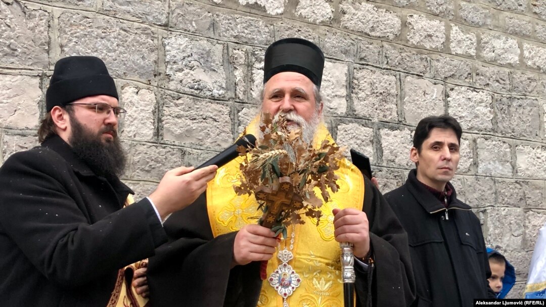Mitropolit Joanikije (u sredini) protiv kojeg je Više državno tužilaštvo pokrenulo izviđaj u slučaju navodnog prikrivanja pedofilije u SPC. Cetinje, 6. januar