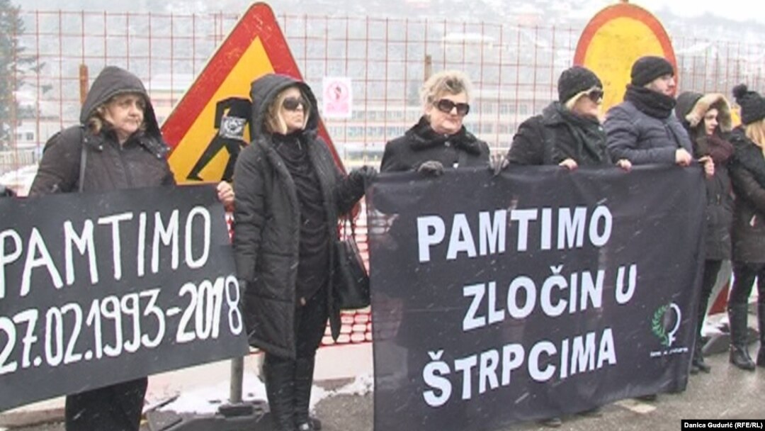 Sa obilježavanja 25 godina od zločina u Štrpcima, kada su pripadnici paravojne formacije 'Osvjetnici' oteli i ubili 20 putnika nesrpske nacionalnosti iz voza broj 671 na pruzi Beograd – Bar 