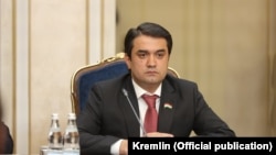 Ноябри соли 2020. Рустам Эмомалӣ бо даъвати раиси Шӯрои Федератсияи Русия Валентина Матвиенко дар Маскав қарор дошт