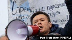 Жанболат Мамай Қаңтар оқиғасына байланысты наразылық жиынында сөйлеп тұр. Алматы, 13 ақпан, 2022 жыл.