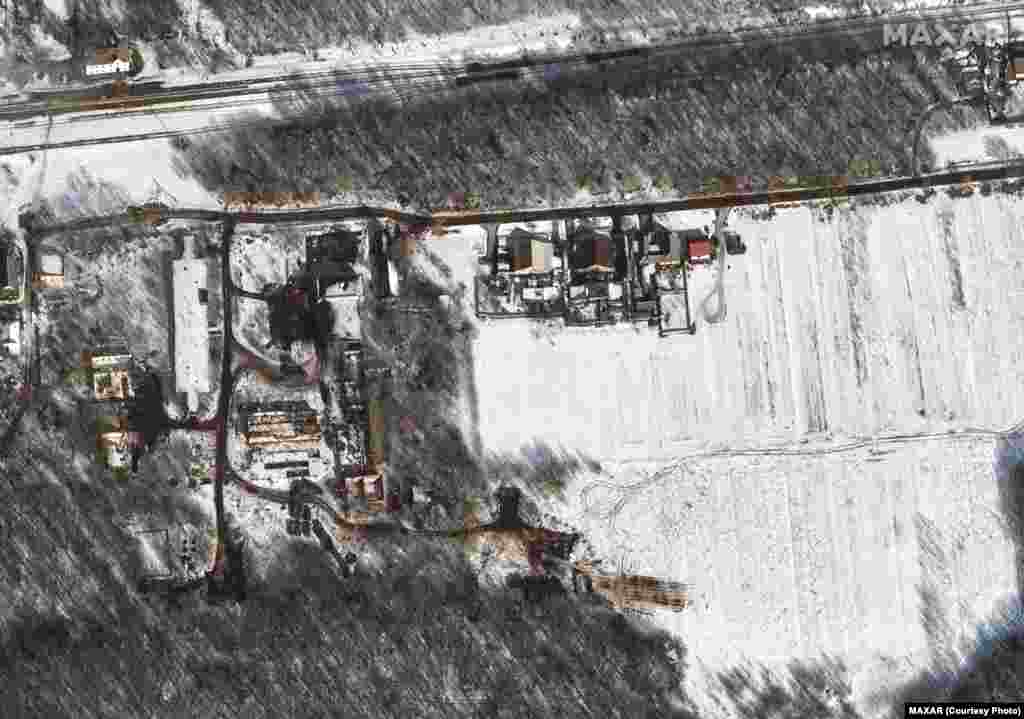 Военная дислокация в промышленной зоне под Белгородом, Россия. Снимок компании Satellite image ©2022 Maxar Technologies
