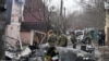 "Воевать я не хочу". Тысячи туристов не могут вернуться в Россию
