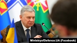 «Техніка РФ все ще залишається поблизу нашого північного кордону», каже міністр оборони України