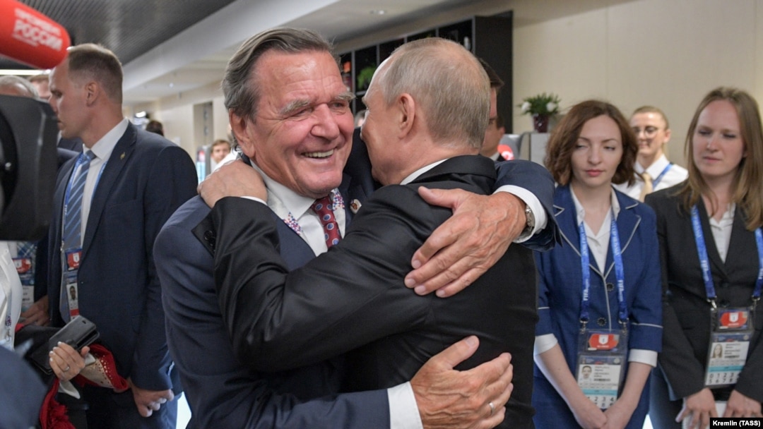 Gerhard Šreder i Vladimir Putin u junu 2018. u Moskvi 