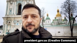 За останній тиждень Україна зазнала сотень російських атак різними видами зброї, повідомив президент Володимир Зеленський