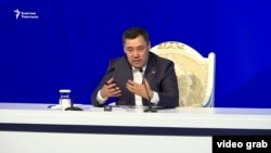 Президенттин милдетин аткарып жаткан премьер-министр Садыр Жапаровдун басма сөз жыйыны. 12-ноябрь, 2020-жыл.