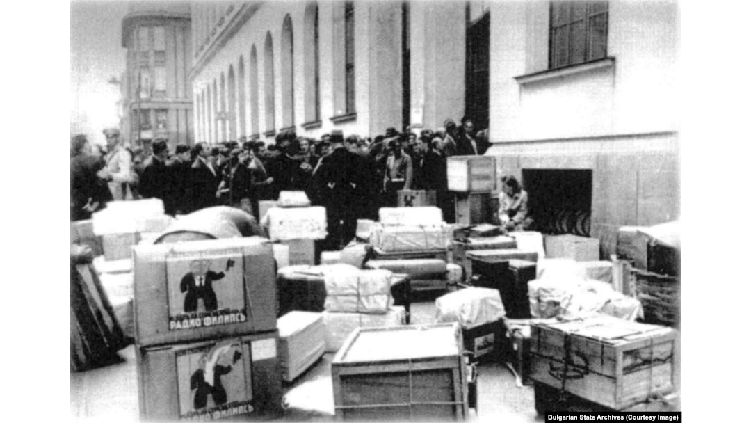 Radio prijemnici koji su pripadali Jevrejima, konfiskovani u Sofiji nakon usvajanja Zakona o zaštiti nacije 1941. godine