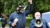 Мікола Салянік (справа) і Сяргей Ціханоўскі на пікеце 29 траўня ў Горадні