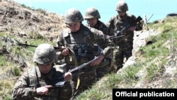 Հայաստանի ԶՈՒ զինծառայողները Ադրբեջանի հետ սահմանին մարտական հերթապահության ժամանակ, արխիվ