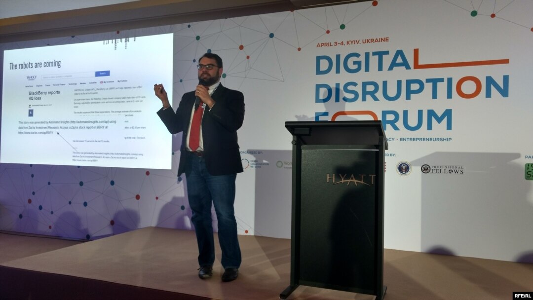Ерон Шерокман під час виступу на Digital Disruption Forum, Київ, 3 квітня 2017 року