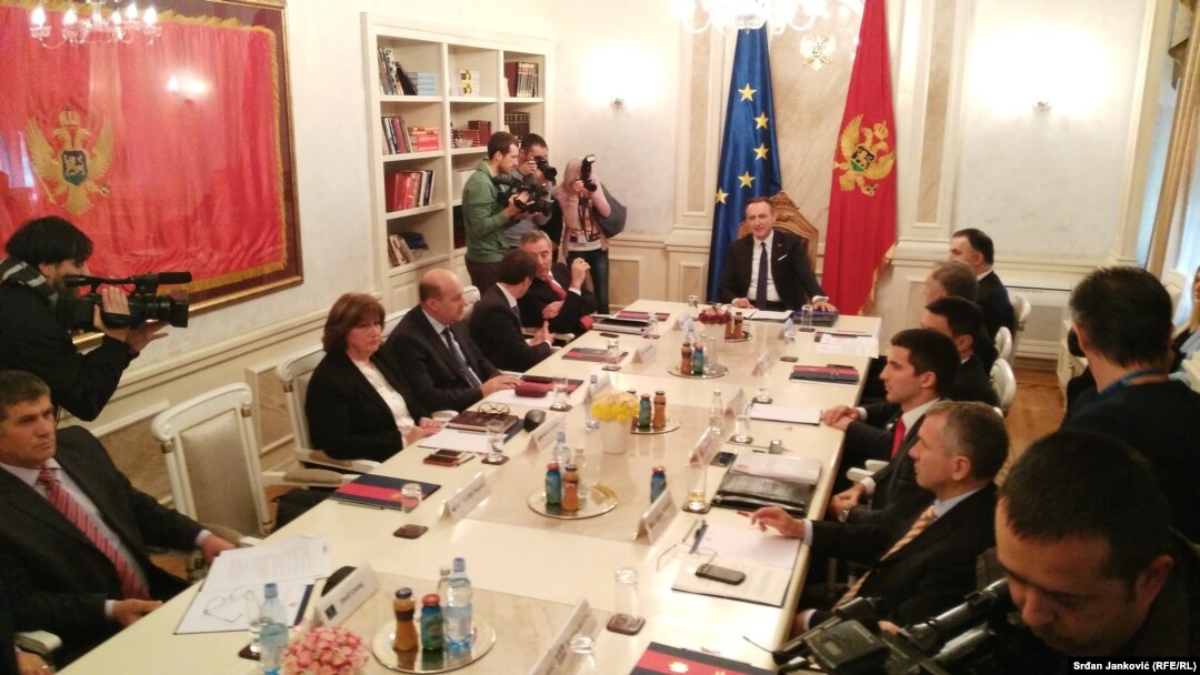 Sa sastanka političkih lidera kod predsjednika Skupštine Ranka Krivokapića, 1. decembar 2015.