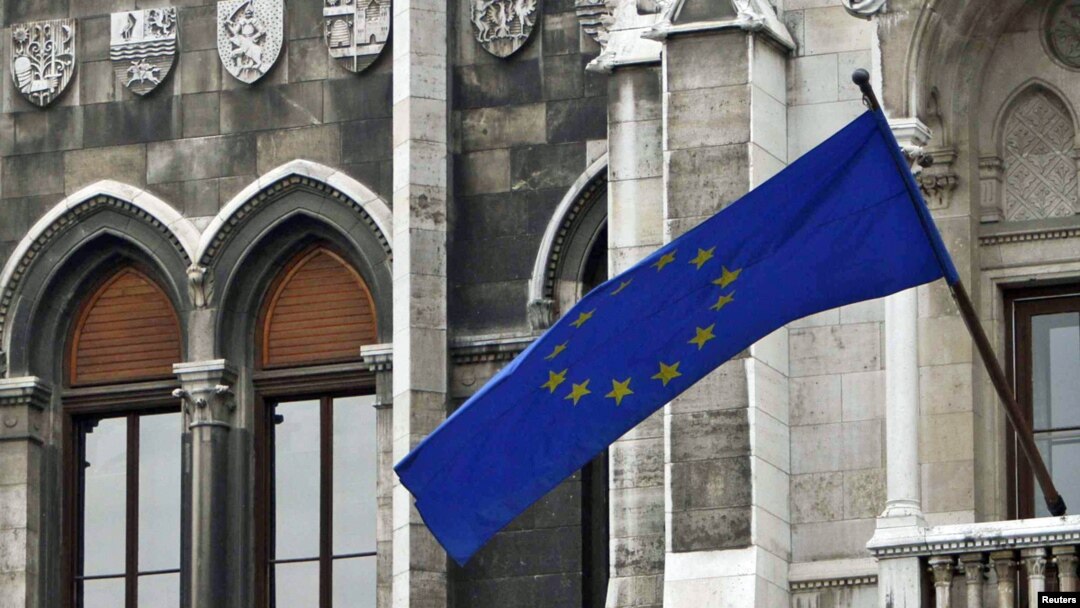Прапор ЄС на будівлі угорського прламенту
