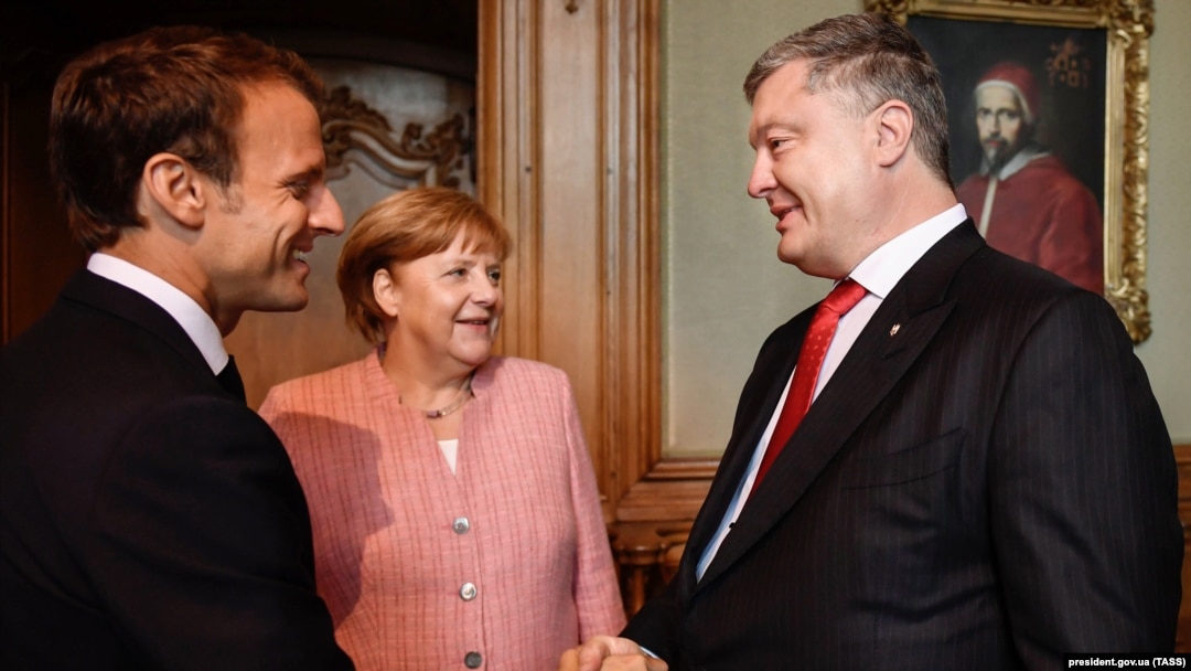 Президент Франції Емманюель Макрон, канцлер Німеччини Анґела Меркель і президент України Петро Порошенко 
