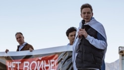 Марк Серов на митинге в Батуми в ноябре 2024 года. Автор фото: Илья Никоноров