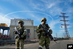 Військові РФ на Каховській ГЕС, гребля якої була зруйнована в червні 2023 року