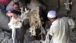 کراچۍ کې د افغانانو د قالينو له کارخانو يوه پاتې ده چې اوس يوازې تارونه جوړوي