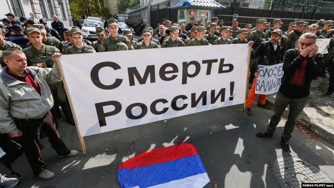 Протест біля посольства Росії в Києві, де проходили вибори до російської Державної думи, 18 вересня 2016 року