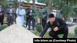 Яқинда Ўзбекистонга борган Рамзан Қодиров президент Мирзиëев билан ҳам учрашган эди.
