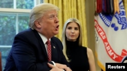 Bivši američki predsednik Donald Tramp i njegova ćerka Ivanka