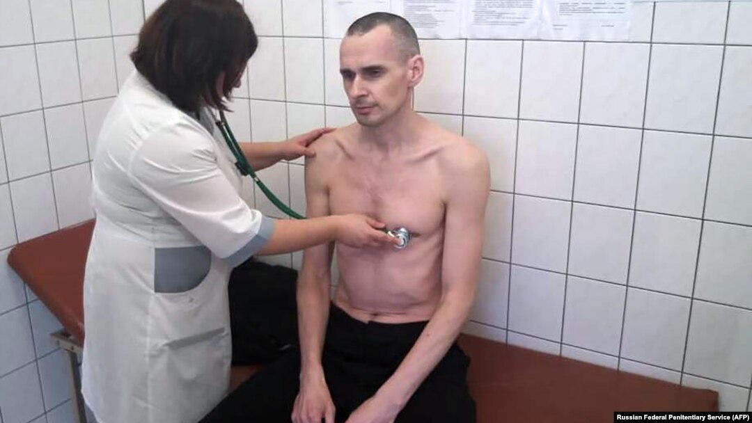 Фото засудженого в Росії українського режисера Олега Сенцова, яке оприлюднили російські тюремники після його медичного обстеження 28 вересня 2018 року