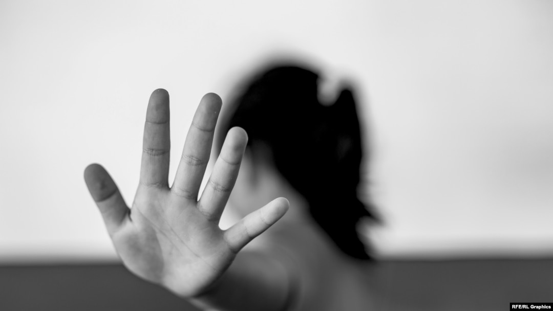 În medie, o victimă își retrage plângerea de 9 ori, spune Andreea Rusu, directoare executivă a centrului FILIA. 