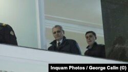 Dragnea reia și în fața Curții Supreme teza condamnării sale ca sacrificiu asumat pentru faptul că a refuzat să-și vândă țara. În documentul depus la dosar, însă, a invocat chestiuni procedurale pentru eliberarea sa: completul care l-a condamnat nu ar fi fost legal constituit