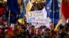 В мире прошли акции против войны и в поддержку Украины