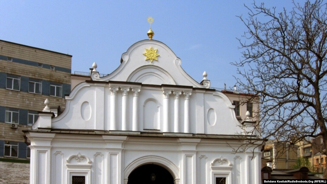 Брама Заборовського, східний фасад