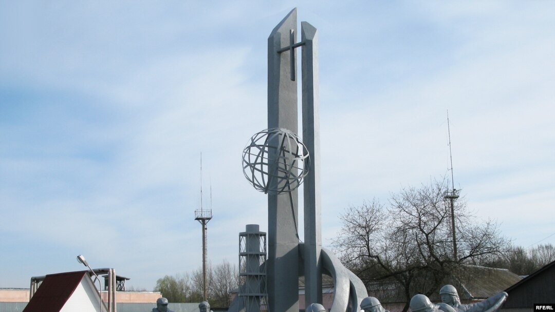 Пам'ятник першим чорнобильцям-ліквідаторам