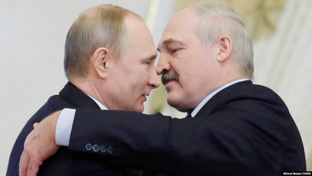 Президенти Росії і Білорусі, Володимир Путін та Олександр Лукашенко (праворуч), квітень 2017 року (ілюстраційне фото) 