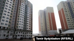 Бишкекте курулуп жаткан үйлөр. Иллюстрациялык сүрөт.