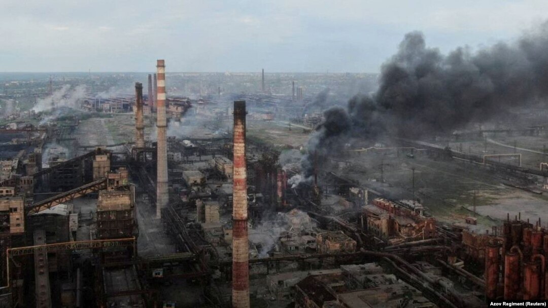 Завод «Азовсталь» російська армія постійно обстрілювала