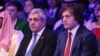 მანამდე ზურაბ პოლოლიკაშვილმა კობახიძეზე თქვა: „სამი კვირაა და მეტი, ვწერ, ვურეკავ და იმალება“. ფოტოზე: პოლოლიკაშვილი (მარცხნივ) და კობახიძე. 2024 წლის 29 სექტემბერი.
