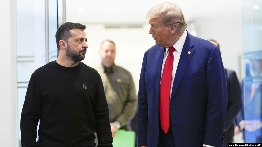 Zelenski (L) i Tramp u razgovoru u Njujorku, SAD, 27. septembar 2024.