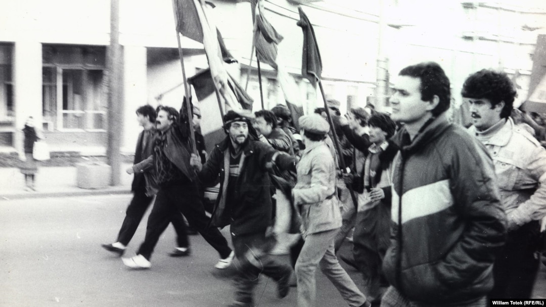 Timișoara, Decembrie 1989. Pe 17 Decembrie tancurile și baionetele regimului comunist au ucis protestatari, dar nu au oprit revolta