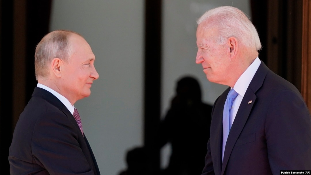 Američki predsjednik Joe Biden (desno) i ruski predsjednik Vladimir Putin u Ženevi, 16. juni 2021. 
