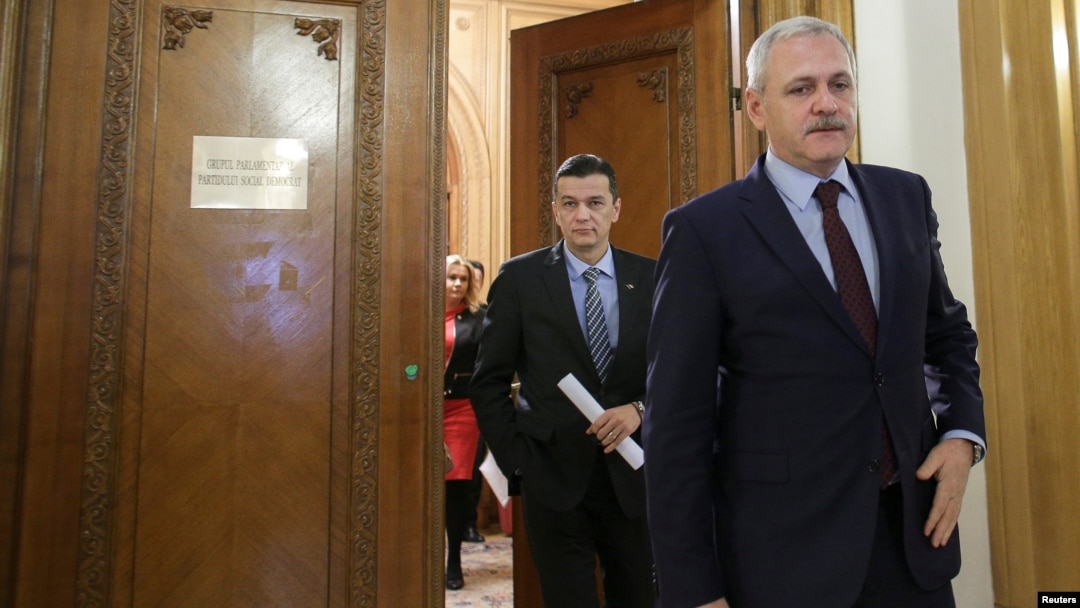 Sorin Grindeanu nu crede că Liviu Dragnea, proaspăt eliberat din penitenciar, va dori să continue cariera politică. Imagine generică din februarie 2017 cu fostul premier Sorin Grindeanu (stânga) și Liviu Dragnea (dreapta)